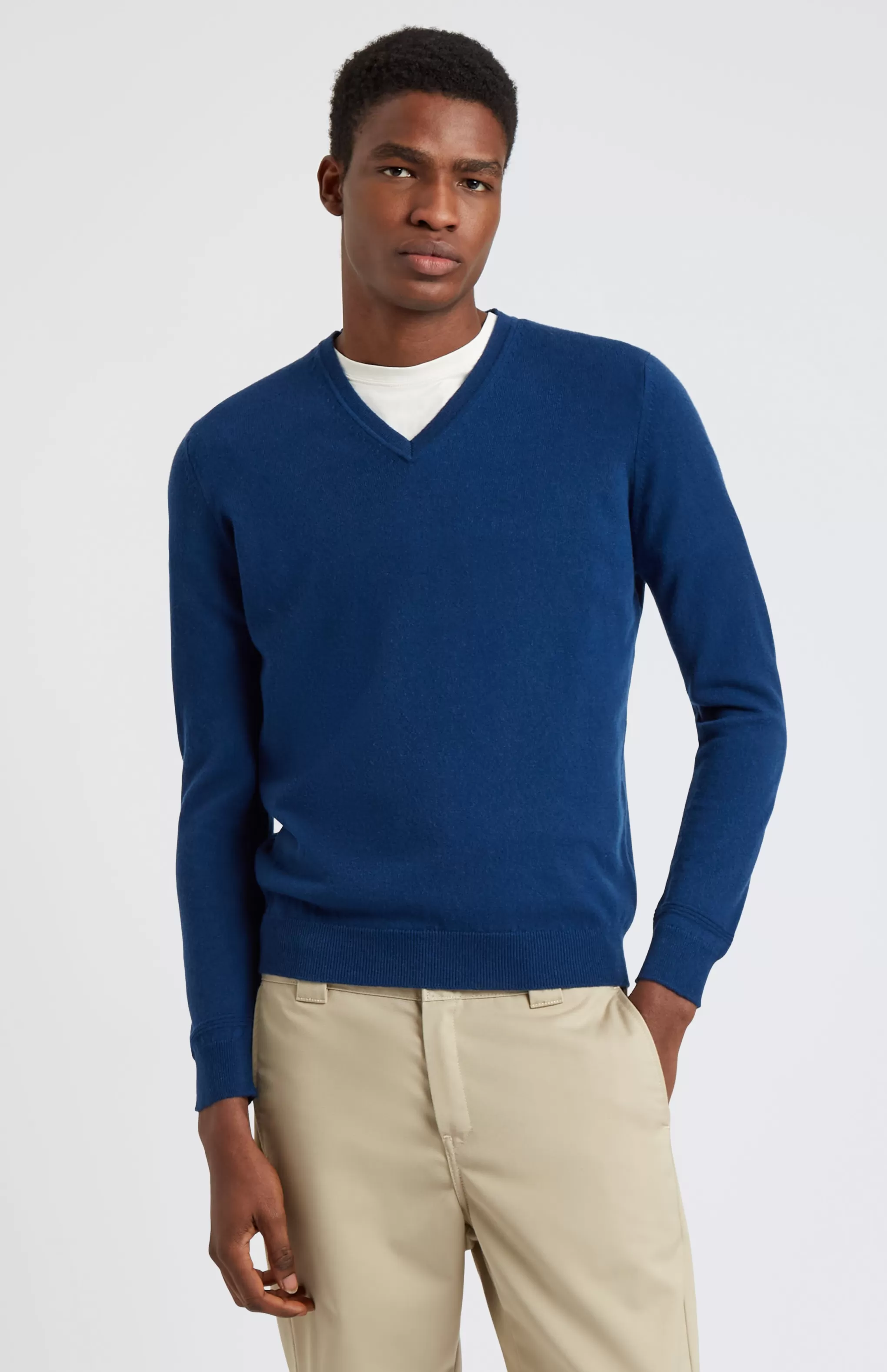 Online Classic V Neck Cashmere Jumper In Atlantic Blue Men Made in Scotland