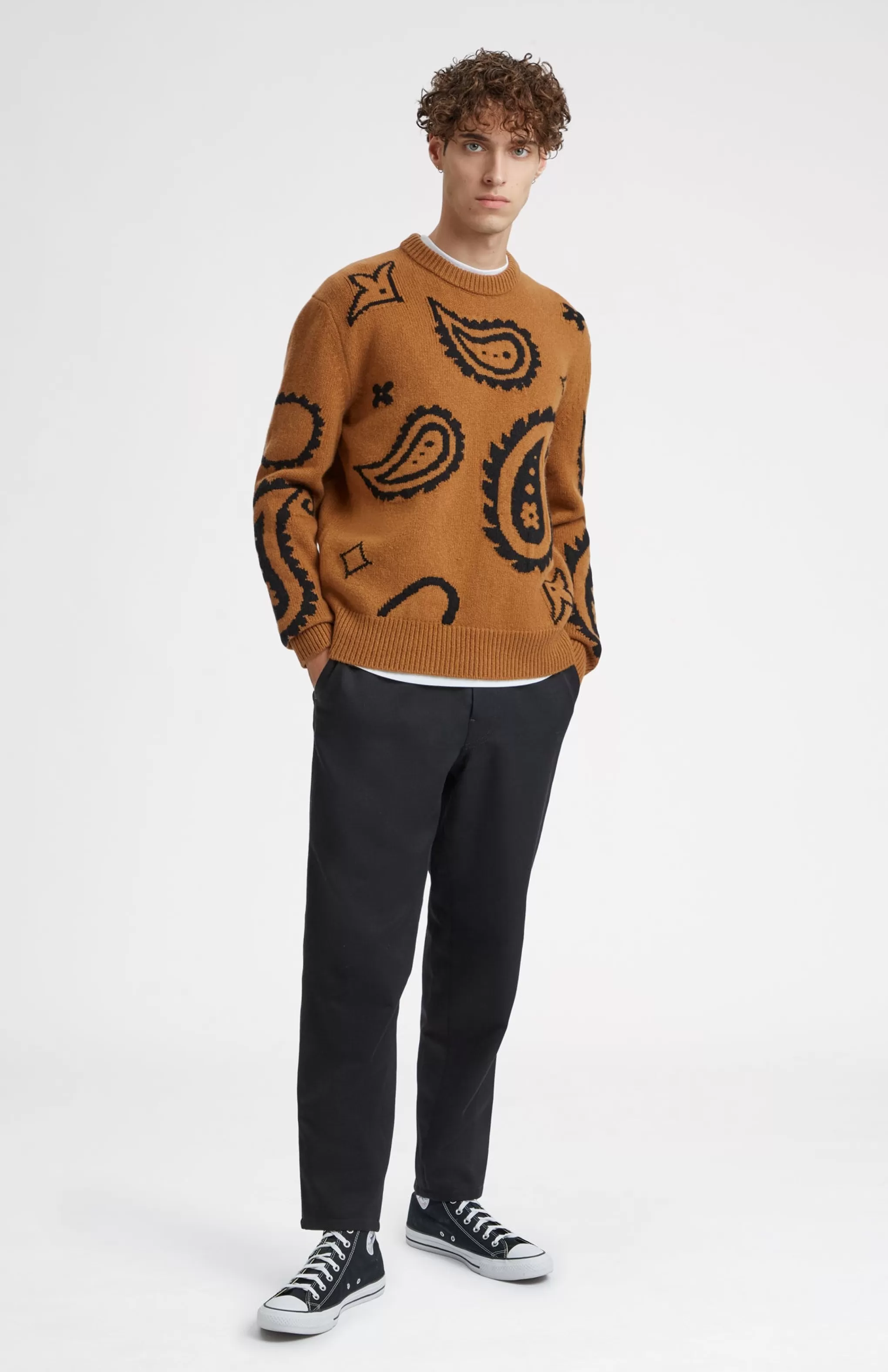 Outlet Lambswool Round Neck Jumper With Exploded Paisley Intarsia Pattern In Vicuna And Black Men Round Neck Knits