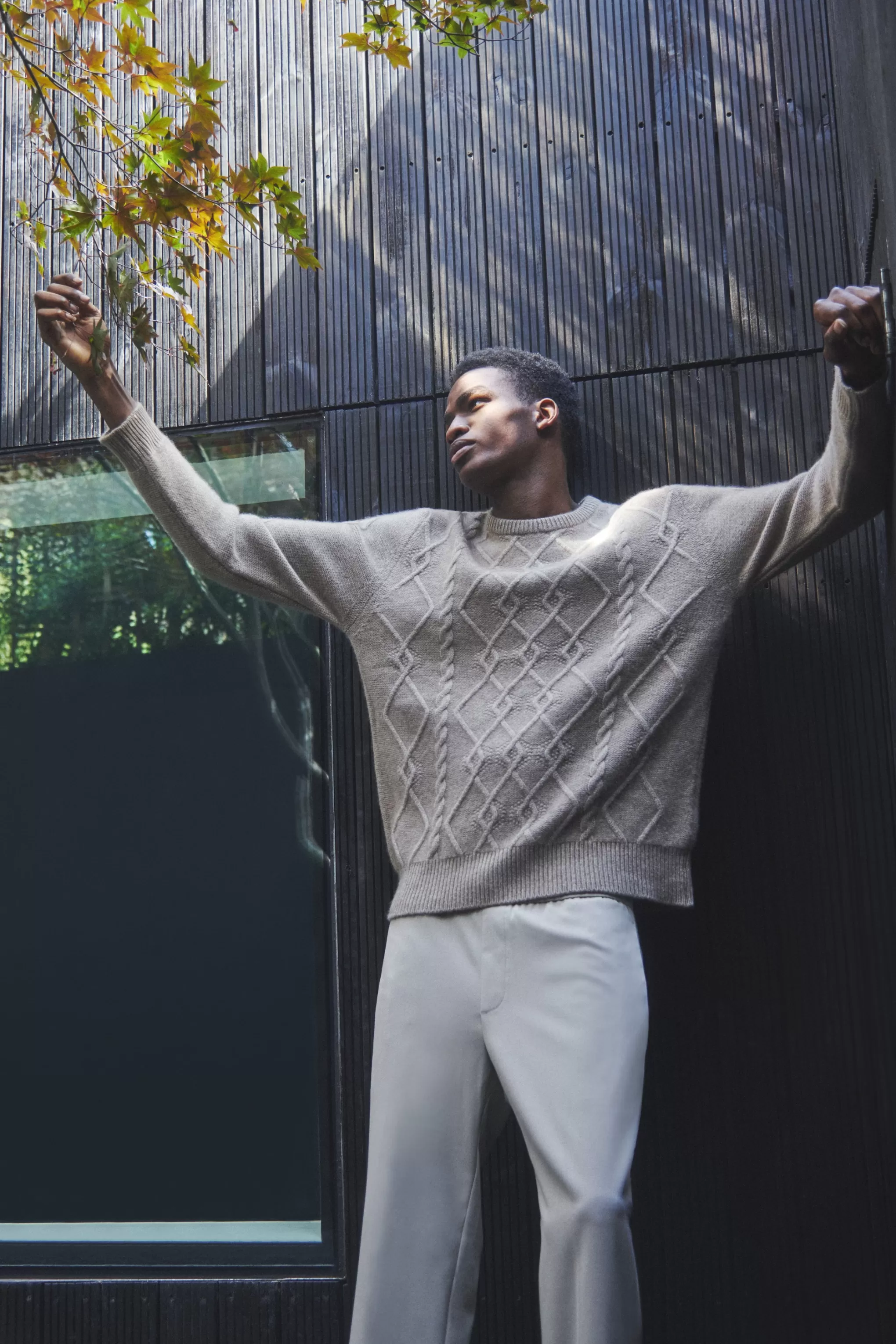 Store Round Neck Cable Stitch Cashmere Jumper In In Dark Natural Men Argyle