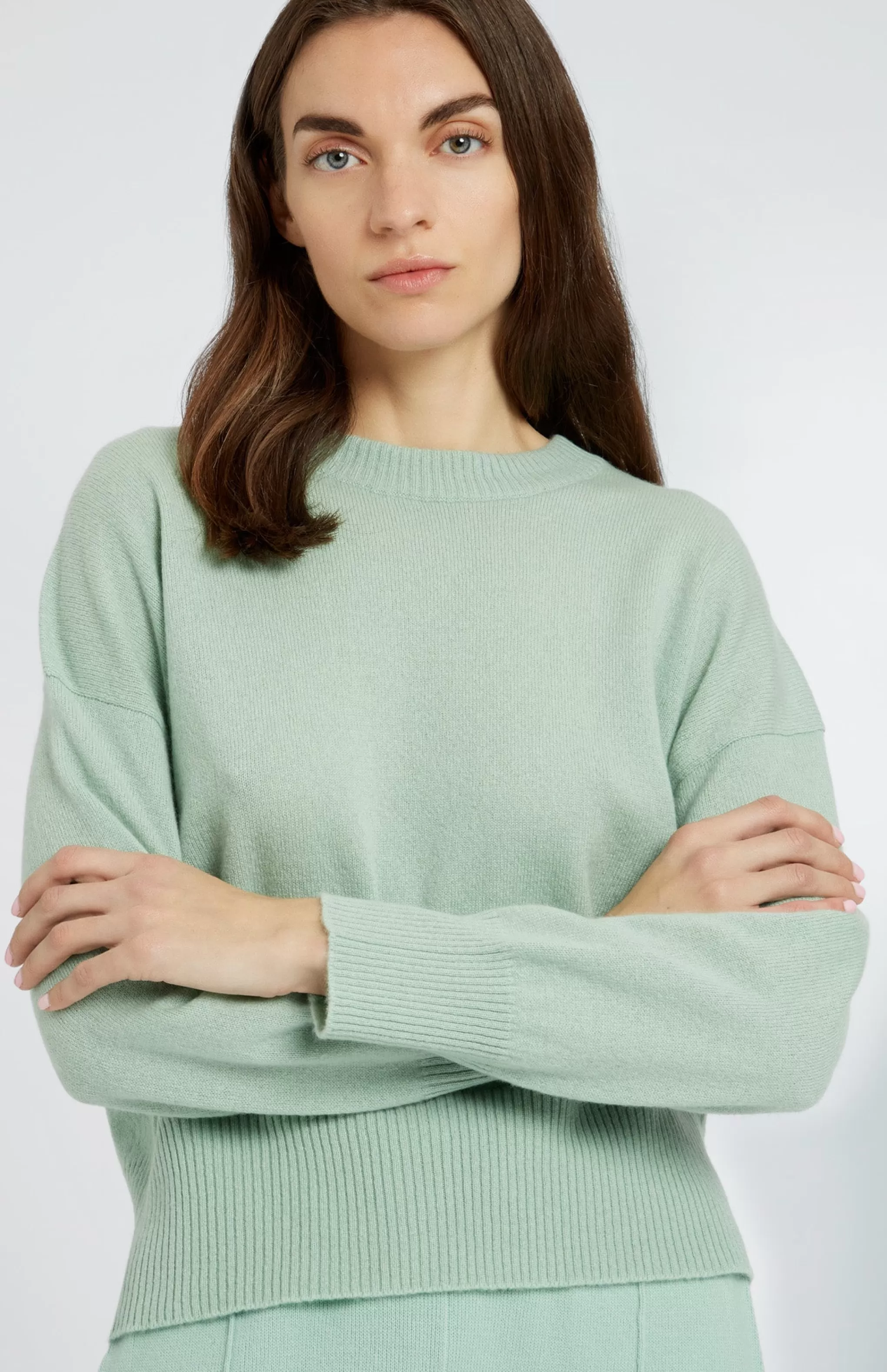 Best Sale Women's Lightweight Round Neck Cashmere Jumper In Aniseed Green Men/Women Round Neck Knits
