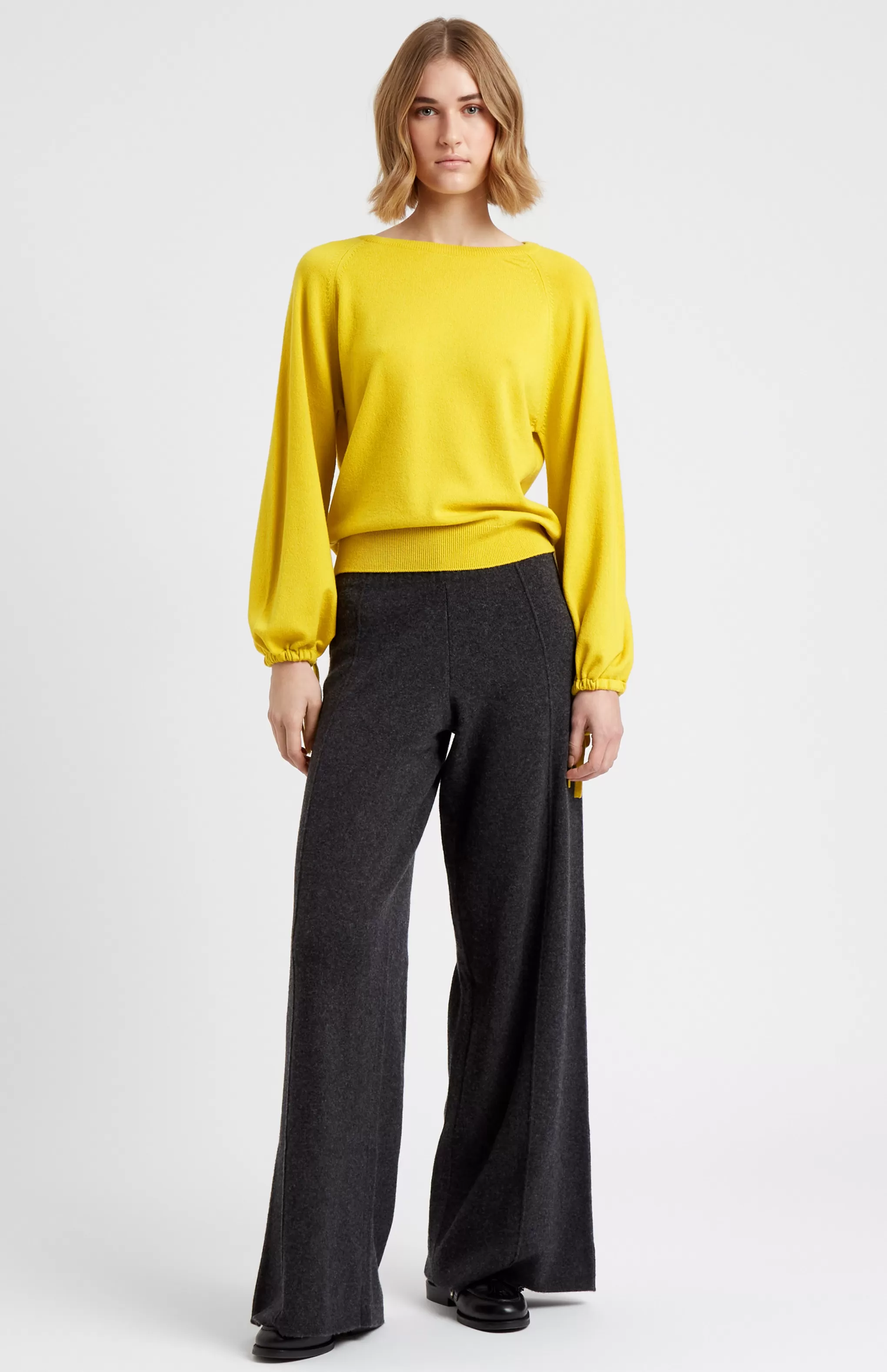 Outlet Women's Lightweight Round Neck Cashmere Jumper In Bright Yellow Men/Women Classic Cashmere