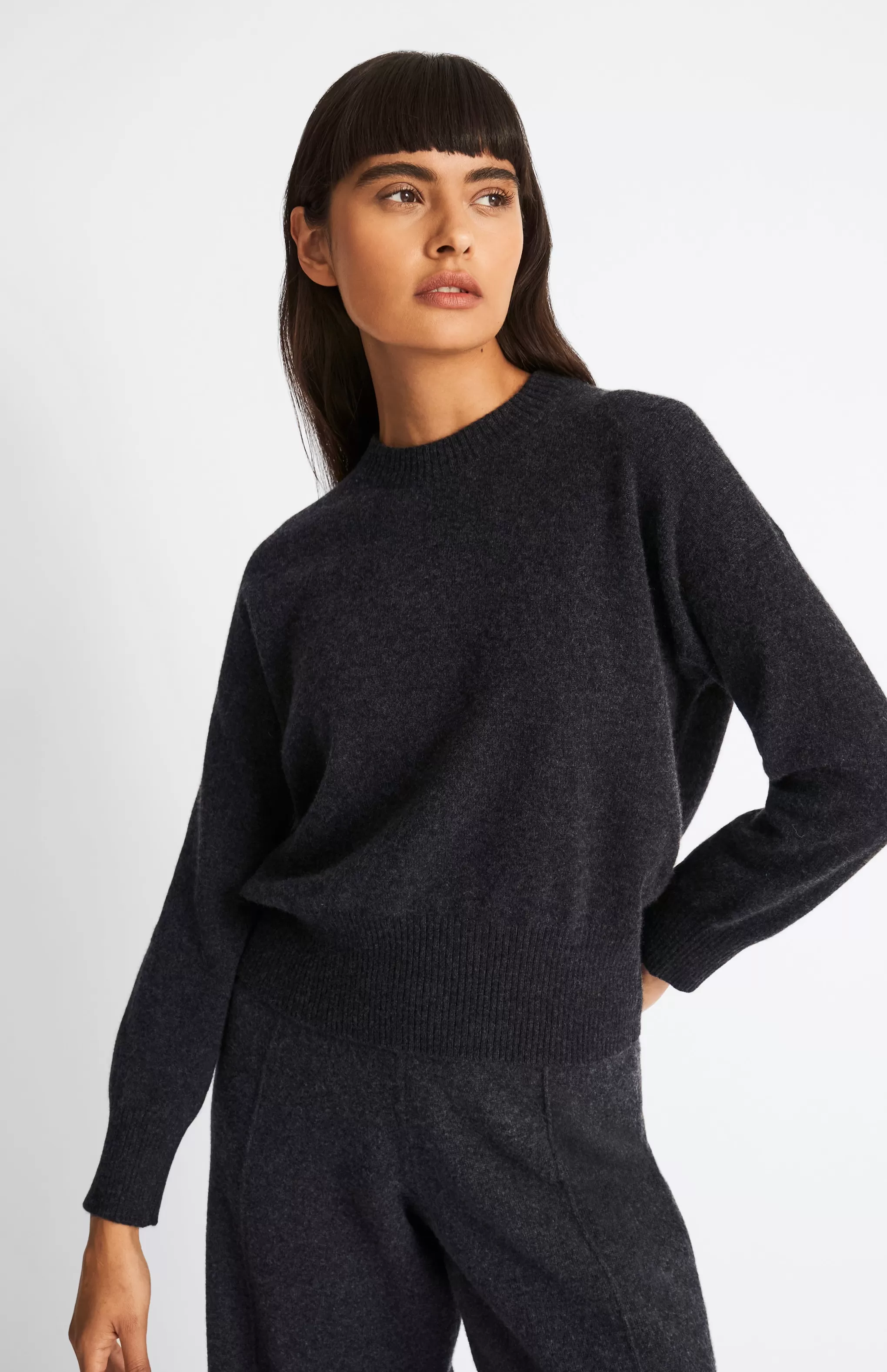Best Sale Women's Lightweight Round Neck Cashmere Jumper In Charcoal Men/Women Classic Cashmere