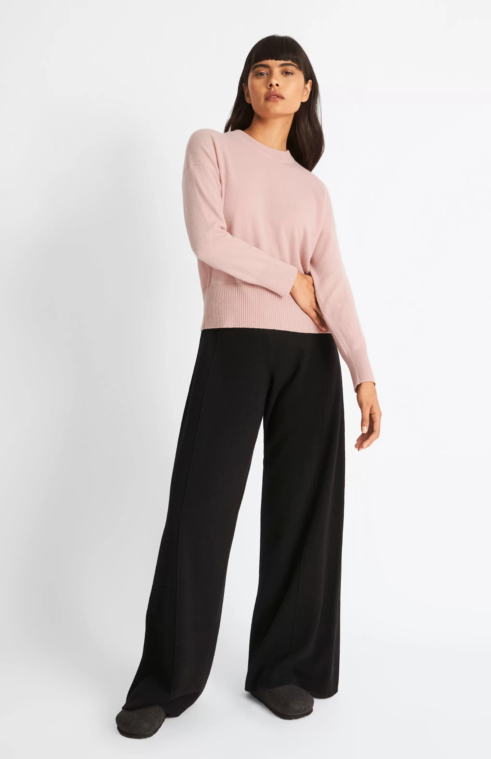Flash Sale Women's Lightweight Round Neck Cashmere Jumper In Dusty Pink Men/Women Classic Cashmere