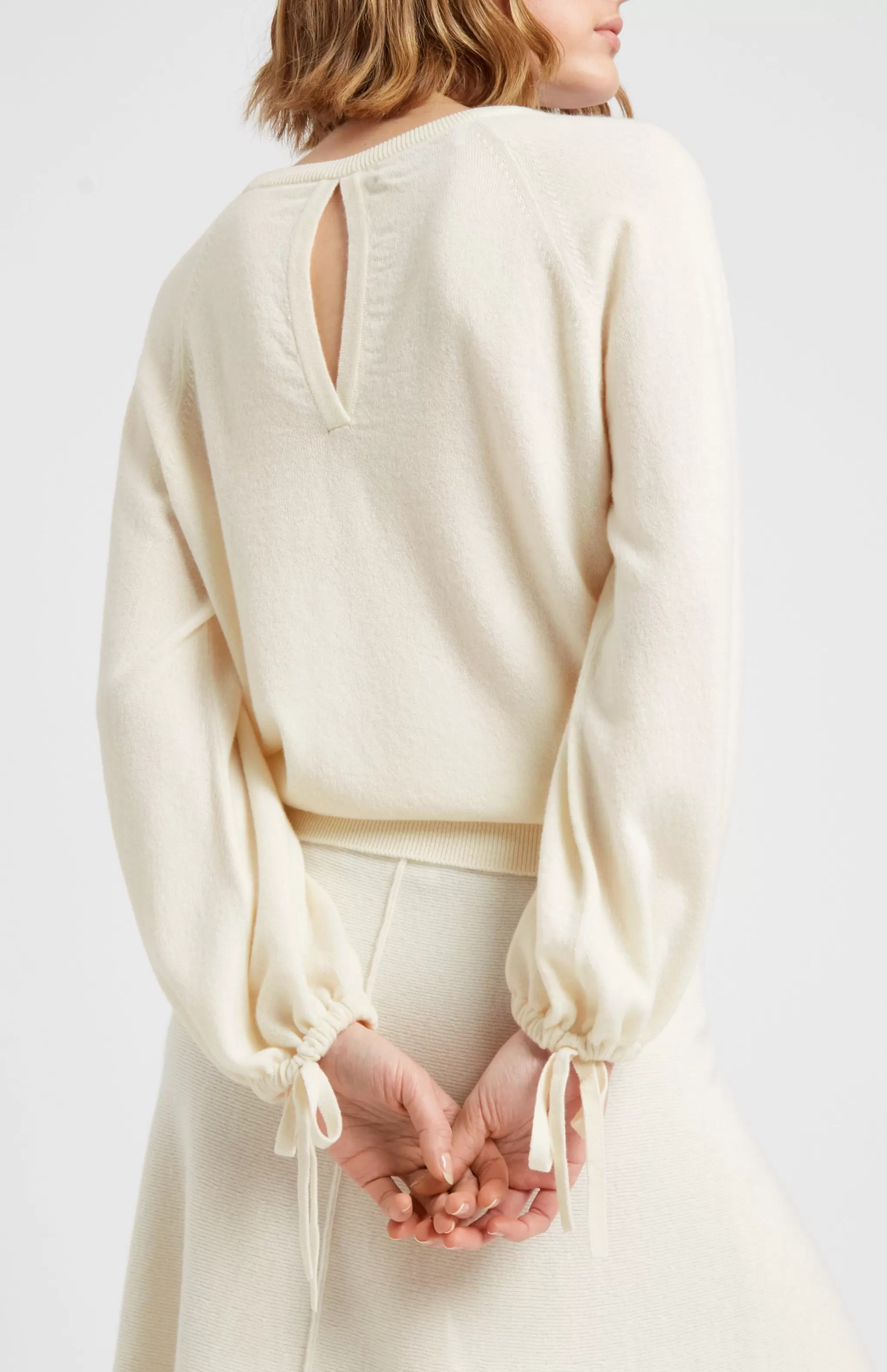 New Women's Lightweight Round Neck Cashmere Jumper In Off White Men/Women Round Neck Knits