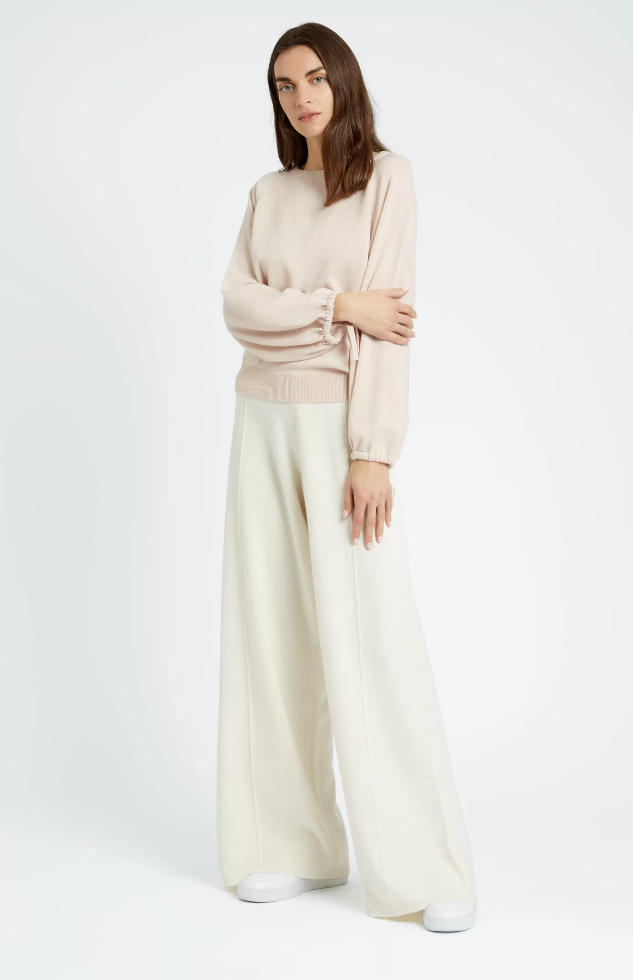 Shop Women's Lightweight Round Neck Cashmere Jumper In Pastel Pink Men/Women Classic Cashmere
