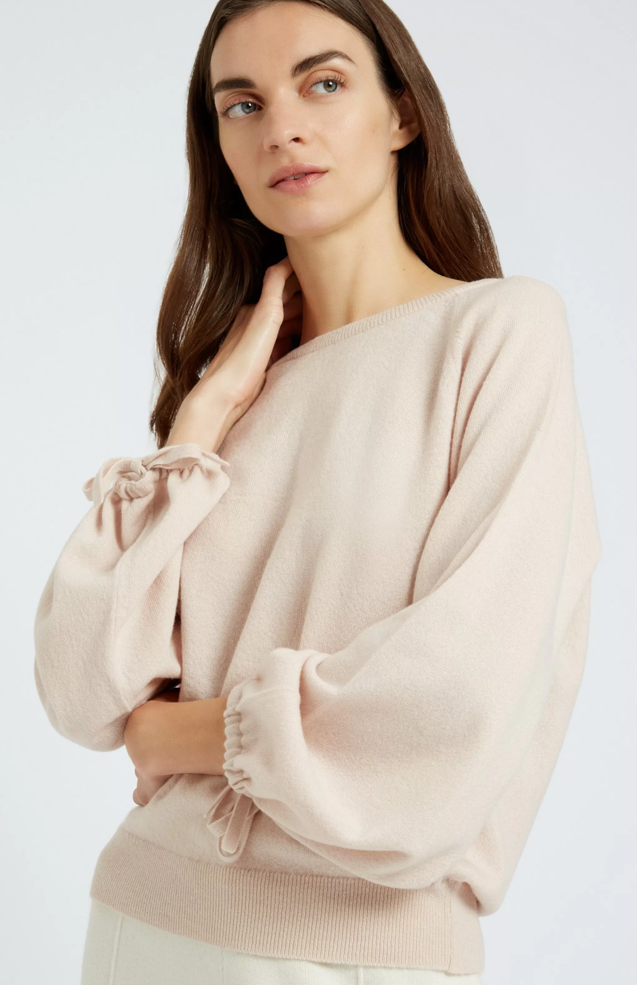 Shop Women's Lightweight Round Neck Cashmere Jumper In Pastel Pink Men/Women Classic Cashmere