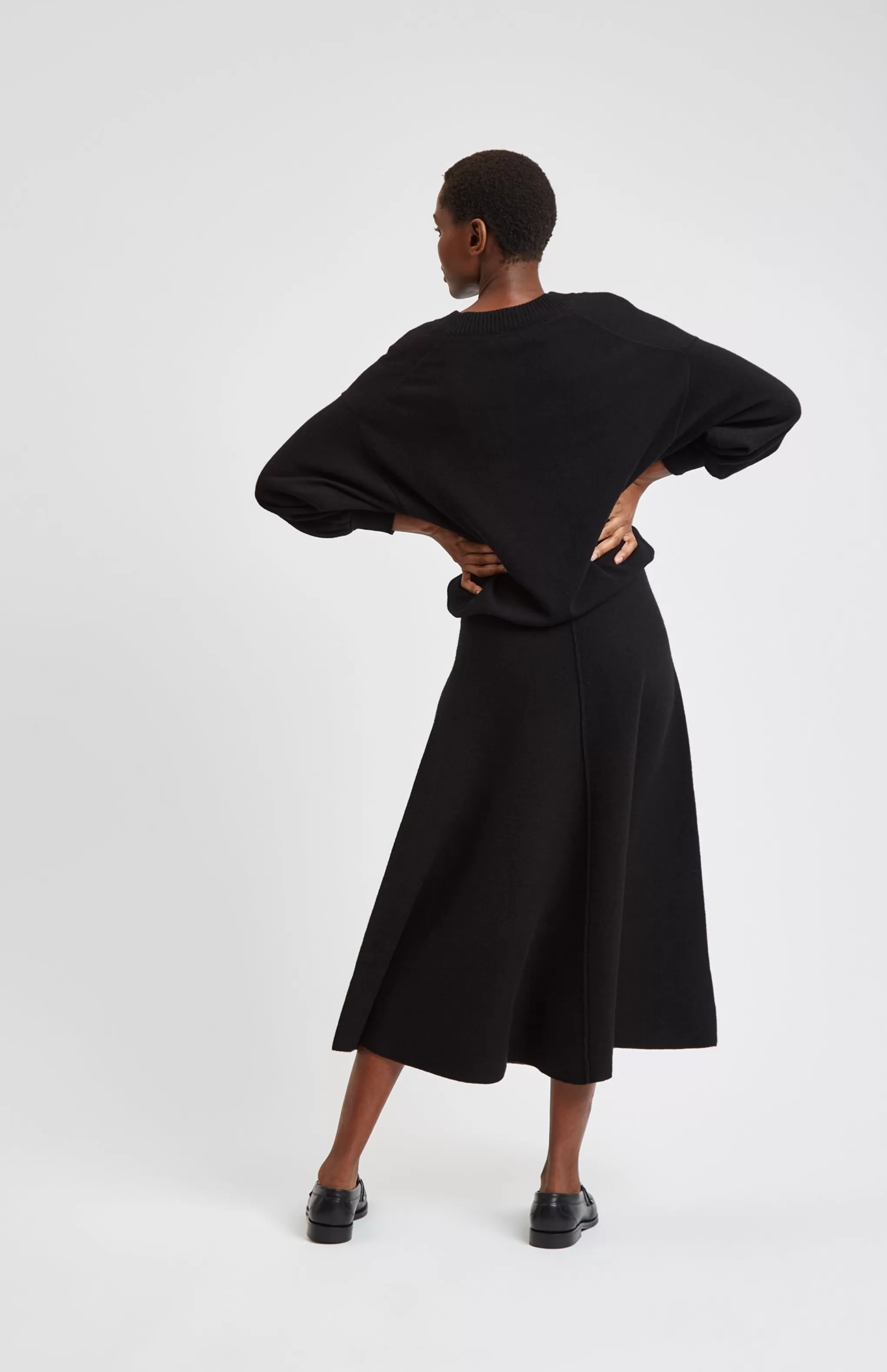 New Women's V Neck Lightweight Cashmere Jumper In Black Men/Women Classic Cashmere