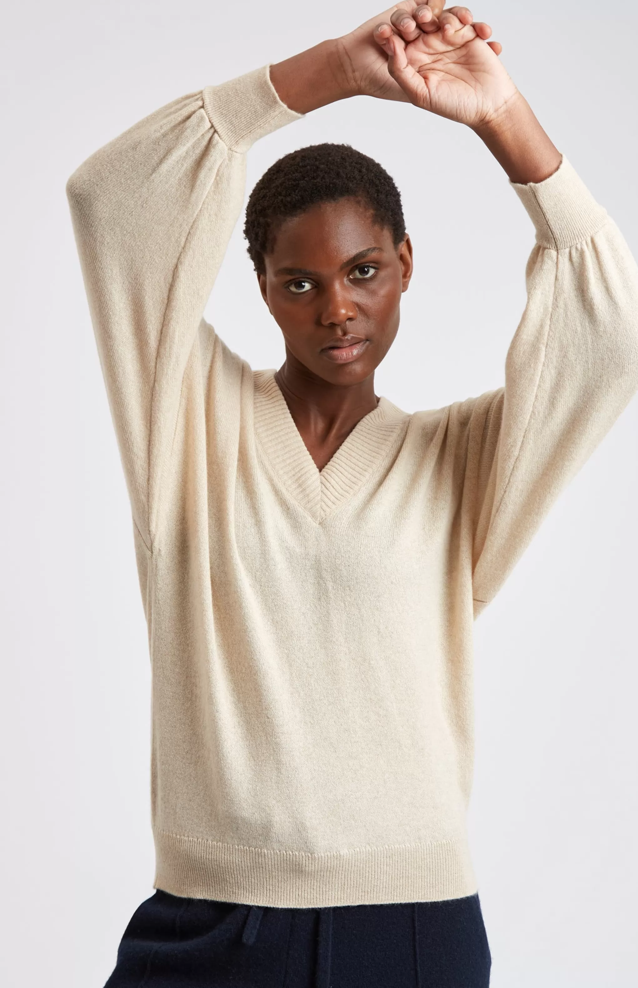 Sale Women's V Neck Lightweight Cashmere Jumper In Honey Men/Women Classic Cashmere