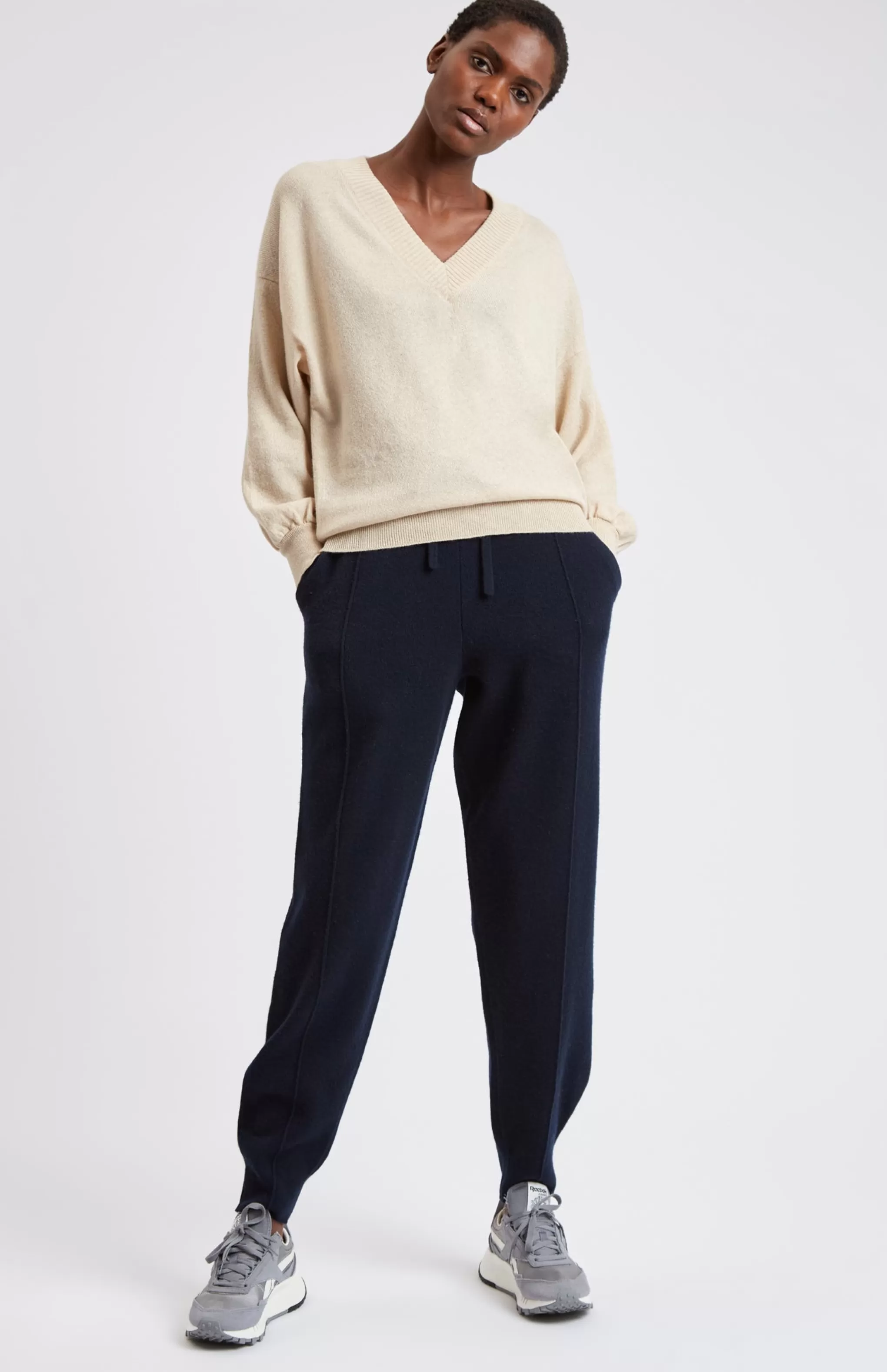 Sale Women's V Neck Lightweight Cashmere Jumper In Honey Men/Women Classic Cashmere