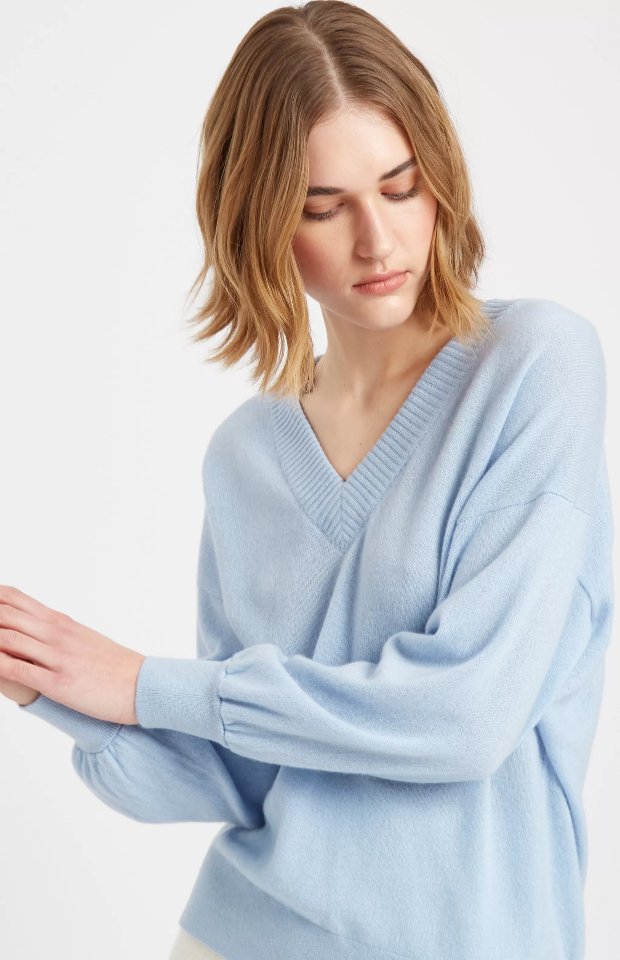 Clearance Women's V Neck Lightweight Cashmere Jumper In Mirage Blue Men/Women V Neck Knits