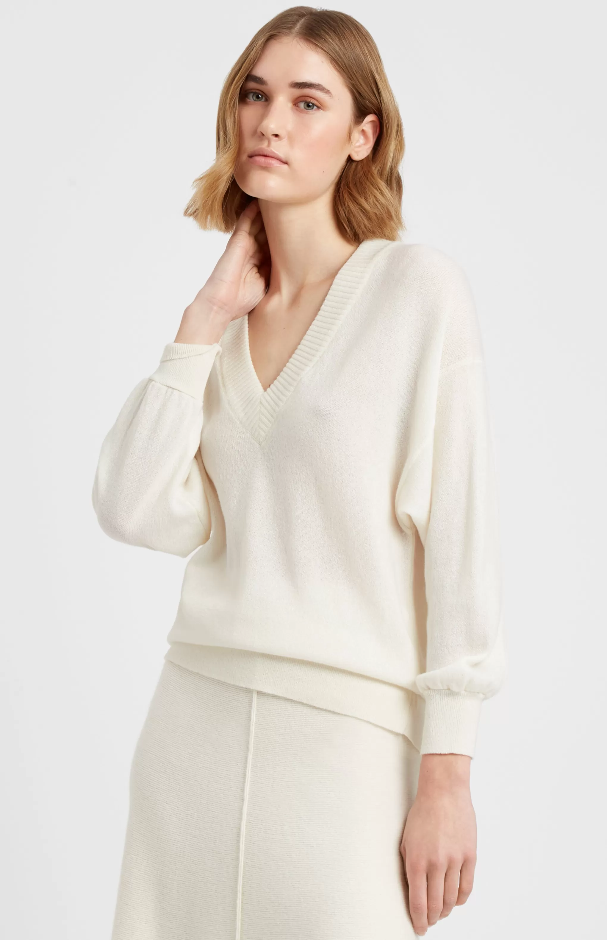 Best Women's V Neck Lightweight Cashmere Jumper In Off White Men/Women Light Weight Knits