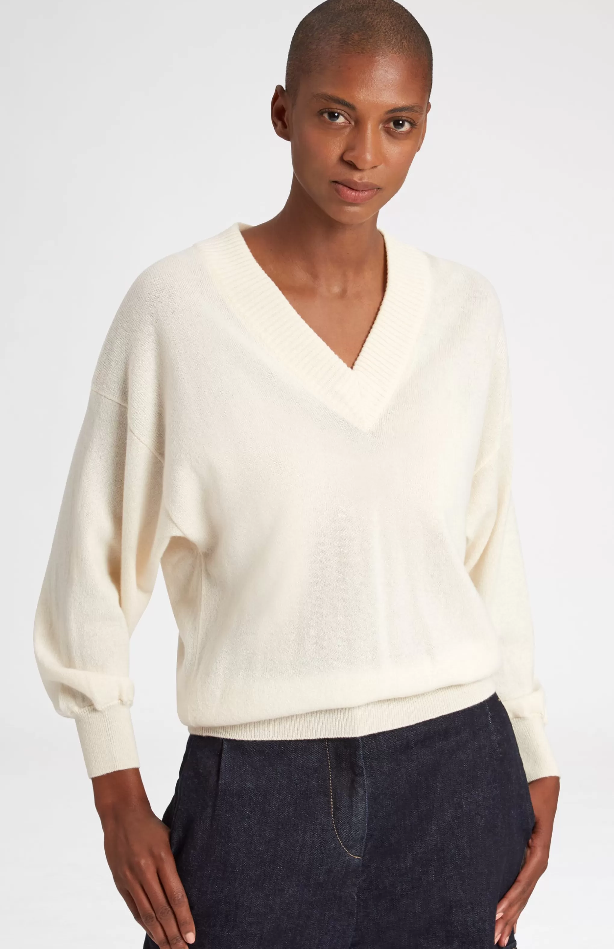 Clearance Women's V Neck Lightweight Cashmere Jumper In Vanilla Cream Men/Women Classic Cashmere